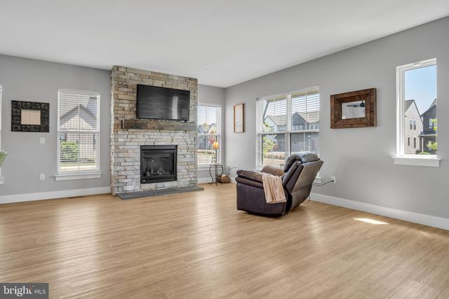215 ESTATE DR, Mechanicsburg, PA 17055