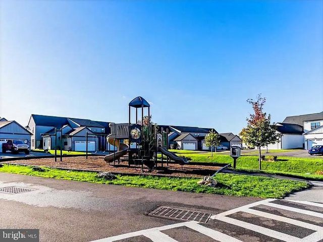 215 ESTATE DR, Mechanicsburg, PA 17055
