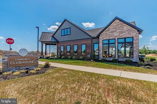 215 ESTATE DR, Mechanicsburg, PA 17055