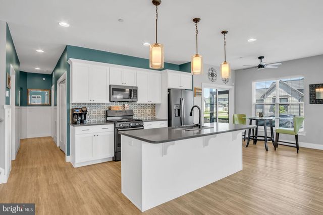 215 ESTATE DR, Mechanicsburg, PA 17055
