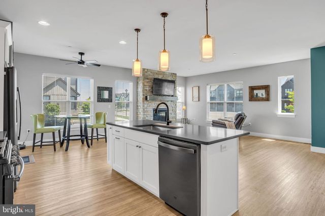 215 ESTATE DR, Mechanicsburg, PA 17055