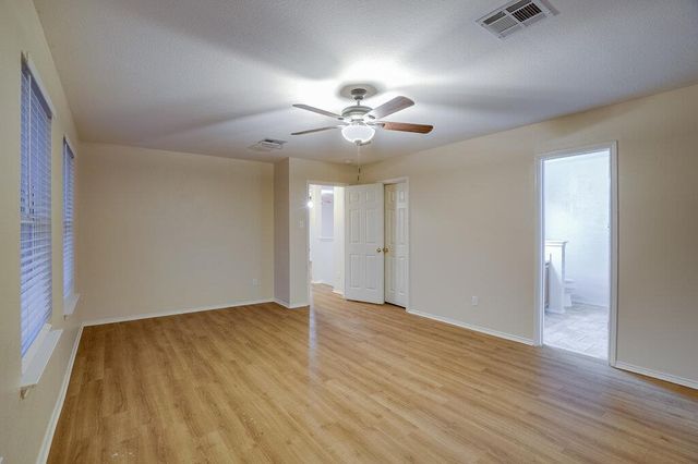 201 Creek Ledge DR, Hutto, TX 78634