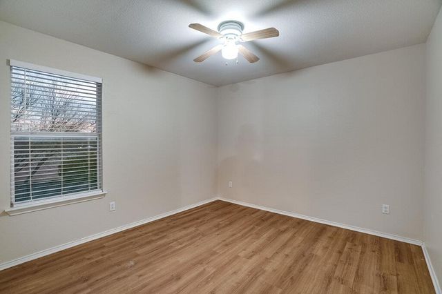 201 Creek Ledge DR, Hutto, TX 78634