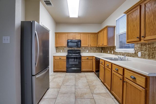 201 Creek Ledge DR, Hutto, TX 78634