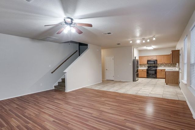 201 Creek Ledge DR, Hutto, TX 78634