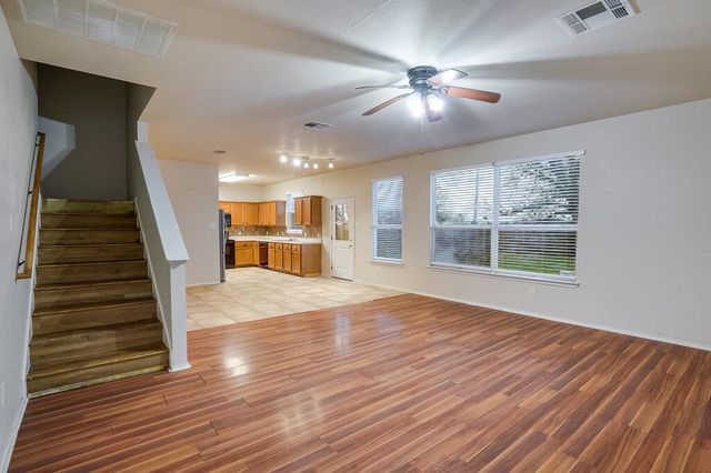 201 Creek Ledge DR, Hutto, TX 78634