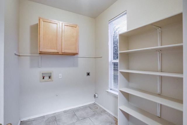 201 Creek Ledge DR, Hutto, TX 78634