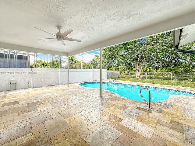 8977 NW 21st Ct, Coral Springs, FL 33071