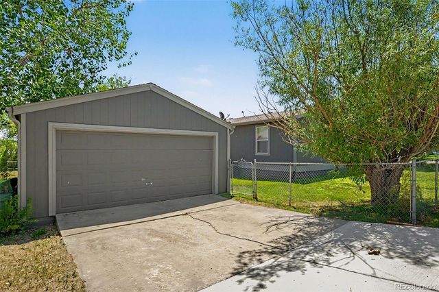 75 W Crawford Avenue, Keenesburg, CO 80643