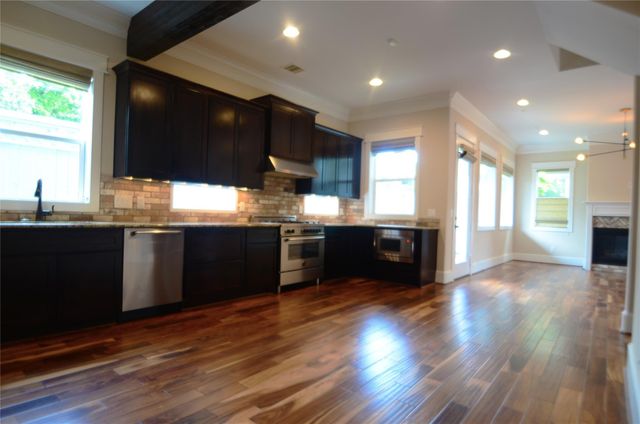 8610 Ashland Way, Houston, TX 77055