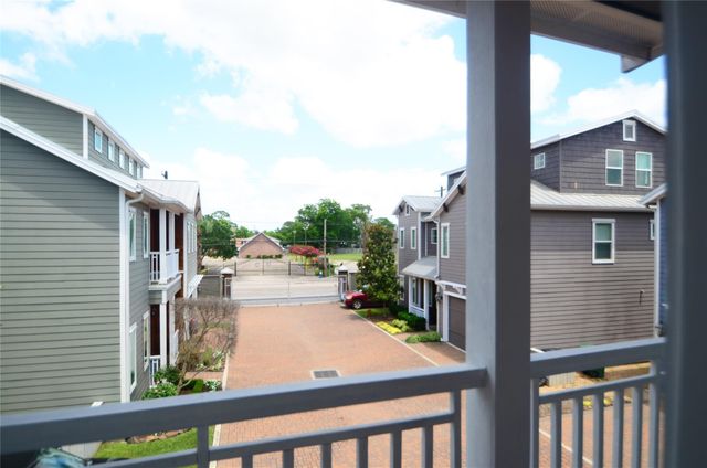 8610 Ashland Way, Houston, TX 77055