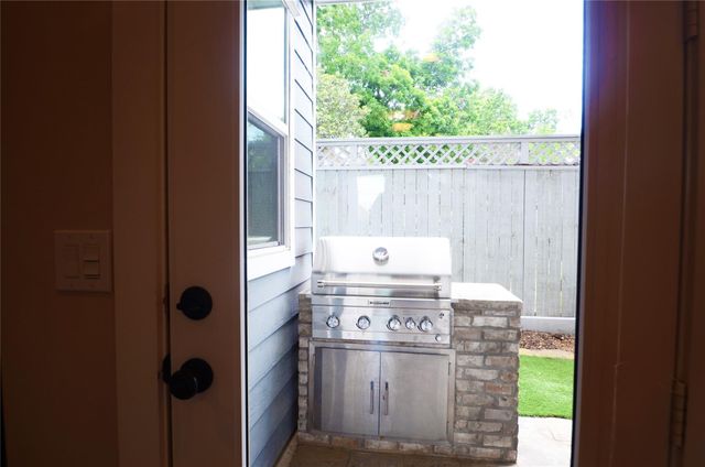 8610 Ashland Way, Houston, TX 77055