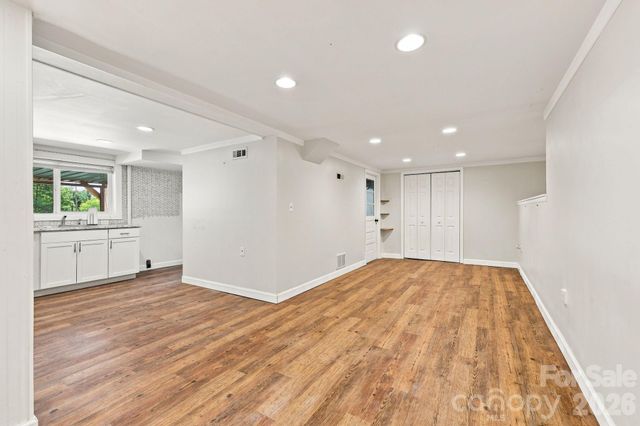 14 E Indiana Avenue, Asheville, NC 28806