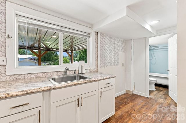 14 E Indiana Avenue, Asheville, NC 28806