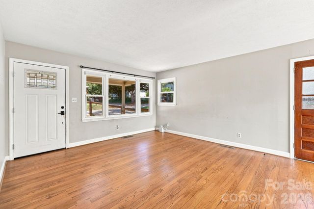 14 E Indiana Avenue, Asheville, NC 28806