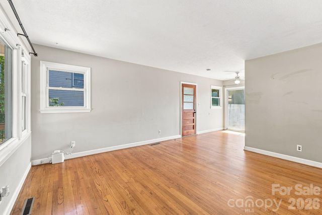14 E Indiana Avenue, Asheville, NC 28806