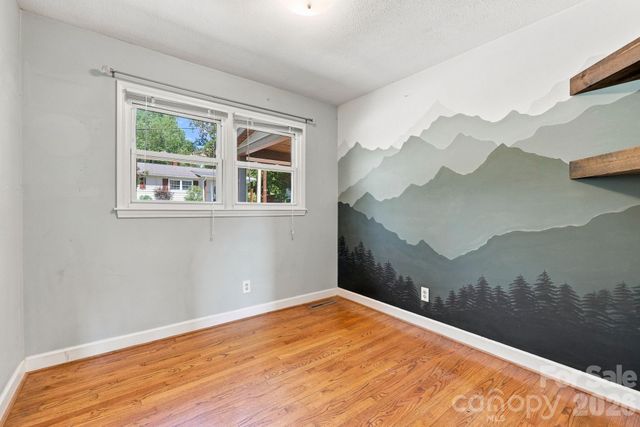 14 E Indiana Avenue, Asheville, NC 28806