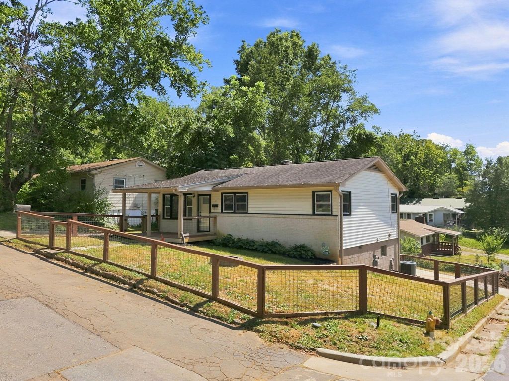 14 E Indiana Avenue, Asheville, NC 28806