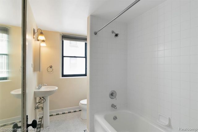 15 E Kirby Street 811, Detroit, MI 48202