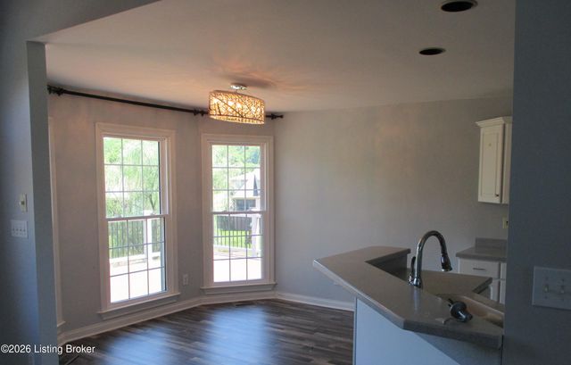 13113 Willow Forest Dr, Louisville, KY 40245
