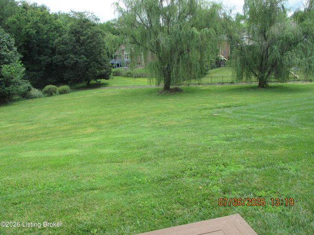 13113 Willow Forest Dr, Louisville, KY 40245
