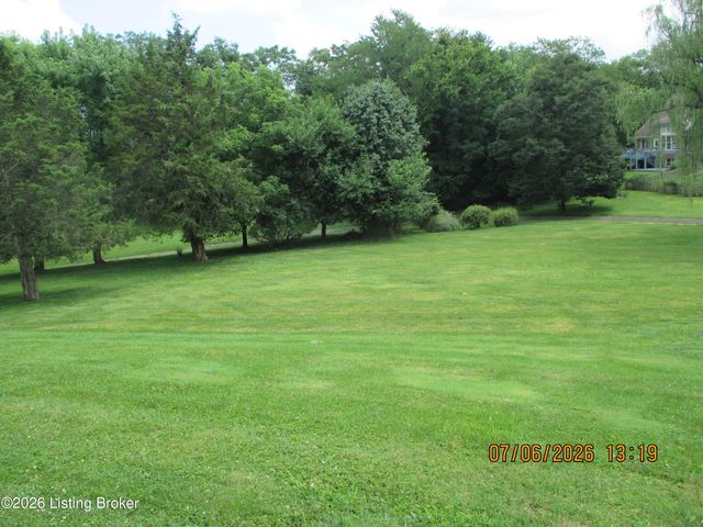 13113 Willow Forest Dr, Louisville, KY 40245