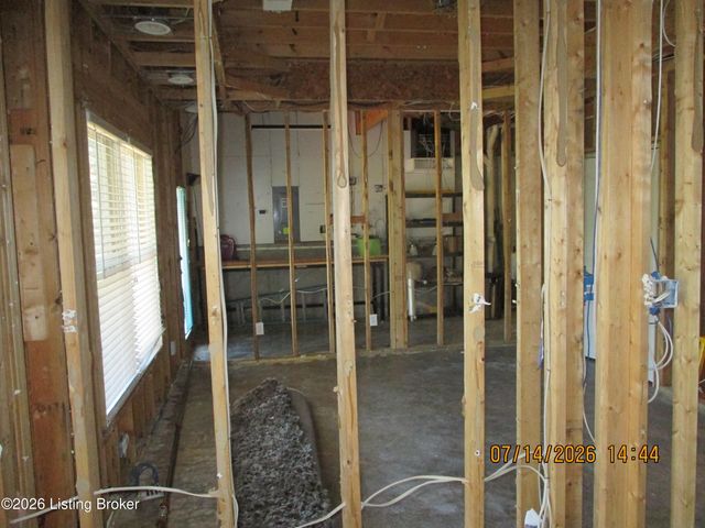 13113 Willow Forest Dr, Louisville, KY 40245