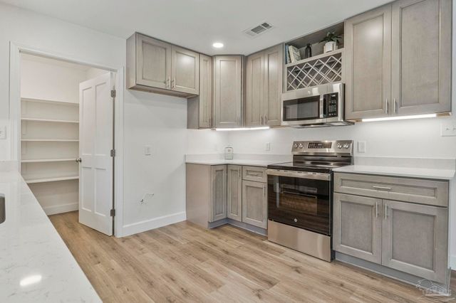 5141 Westport Dr, Milton, FL 32571