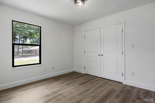 5141 Westport Dr, Milton, FL 32571