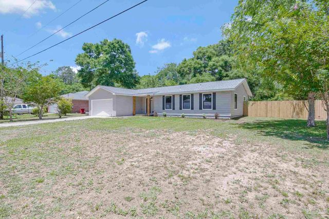 5141 Westport Dr, Milton, FL 32571