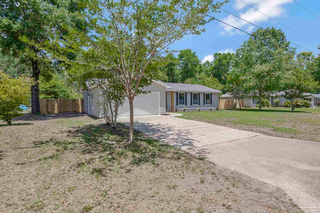 5141 Westport Dr, Milton, FL 32571