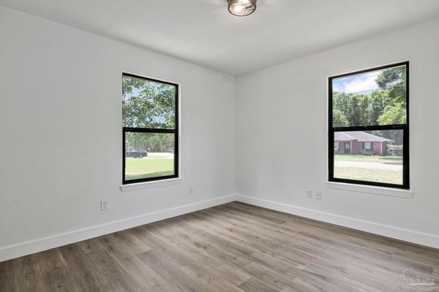 5141 Westport Dr, Milton, FL 32571