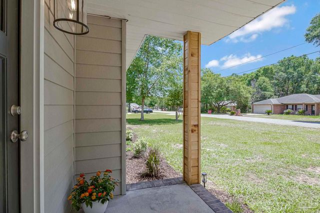 5141 Westport Dr, Milton, FL 32571