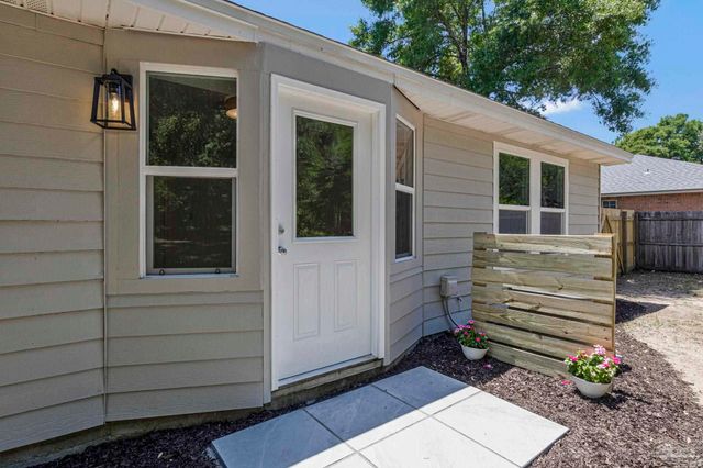 5141 Westport Dr, Milton, FL 32571