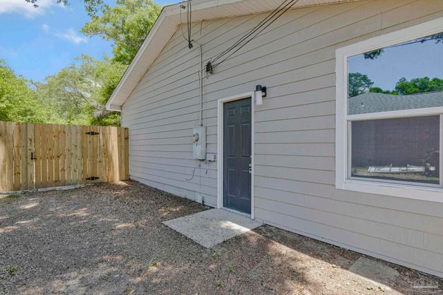 5141 Westport Dr, Milton, FL 32571