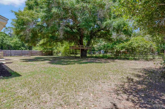 5141 Westport Dr, Milton, FL 32571