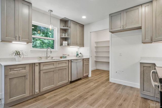 5141 Westport Dr, Milton, FL 32571