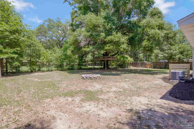 5141 Westport Dr, Milton, FL 32571