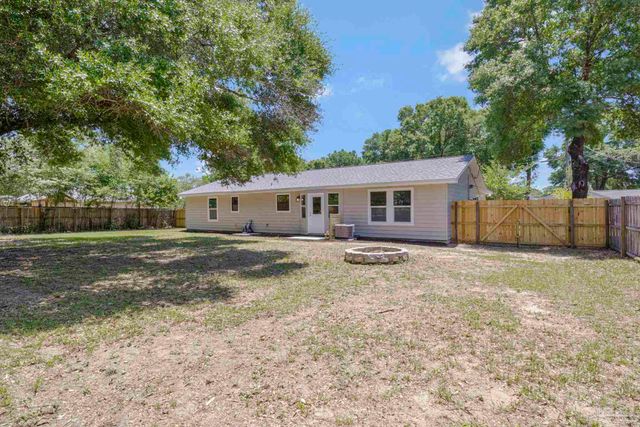 5141 Westport Dr, Milton, FL 32571