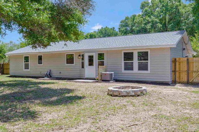 5141 Westport Dr, Milton, FL 32571