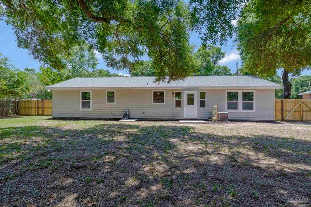 5141 Westport Dr, Milton, FL 32571
