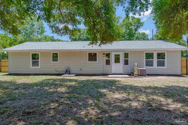 5141 Westport Dr, Milton, FL 32571