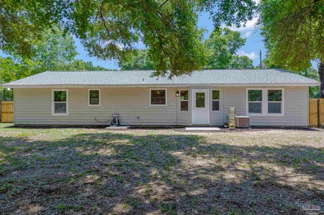 5141 Westport Dr, Milton, FL 32571