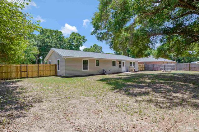 5141 Westport Dr, Milton, FL 32571