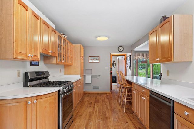 955 Edwards STREET, Brookfield, WI 53005