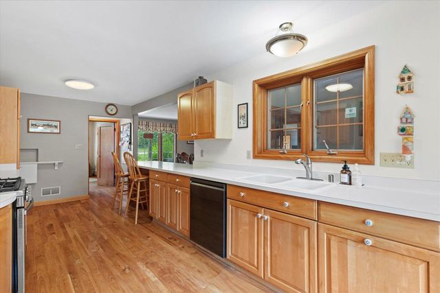 955 Edwards STREET, Brookfield, WI 53005