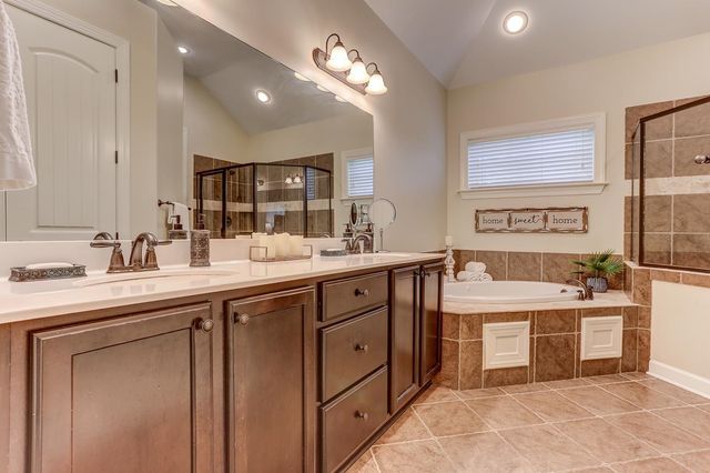 10464 REDMOND CIR N, Unincorporated, TN 38016