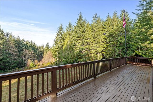 621 E Morris Creek Drive, Belfair, WA 98528