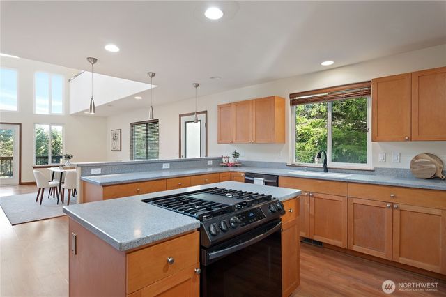 621 E Morris Creek Drive, Belfair, WA 98528