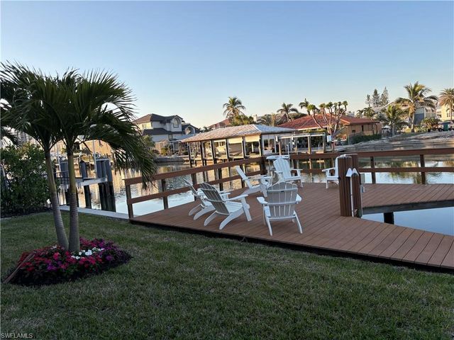 225 Egret AVE, Naples, FL 34108